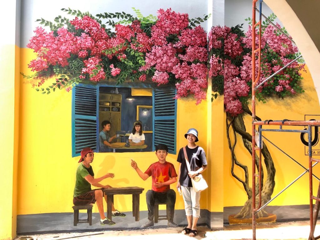 Vẽ tranh tương hoa hồng leo tại Mĩ Tho