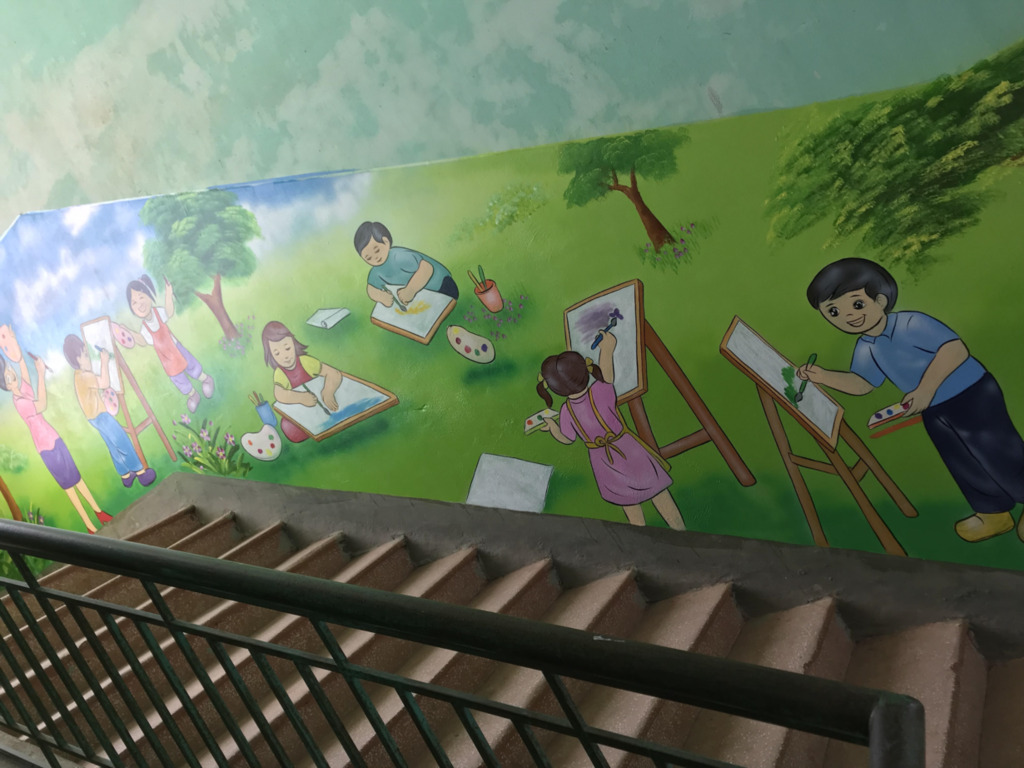 Vẽ tranh tường trường Trung học cơ sở tại Quảng Ninh