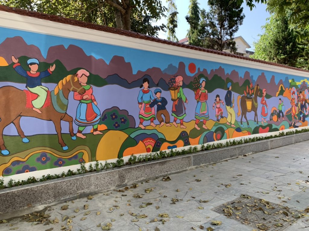 Vẽ tranh tường trường Trung học cơ sở tại Hải Phòng